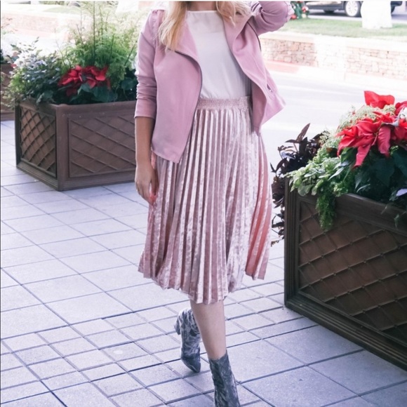 a new day Dresses & Skirts - A New Day pink velvet pleated midi skirt